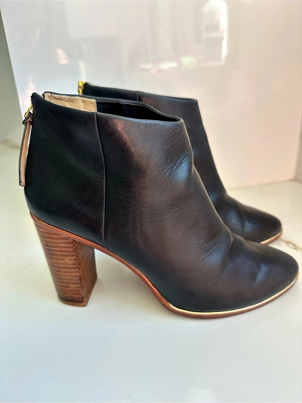 Ted Baker black Vaully Leather Ankle Bootie size 9.5